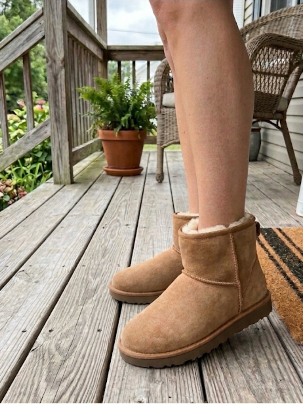 KIRKLAND Signature Shearling Boot Women’s 6, Tan